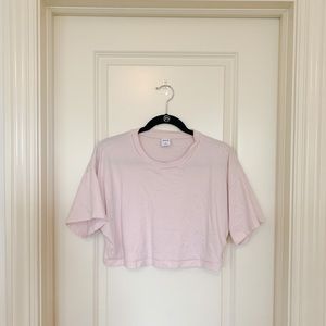 aritzia tna light pink cropped tee
